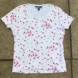 Karen Scott 100% cottonWhite Tee with Pink Heart Pattern. Size PM